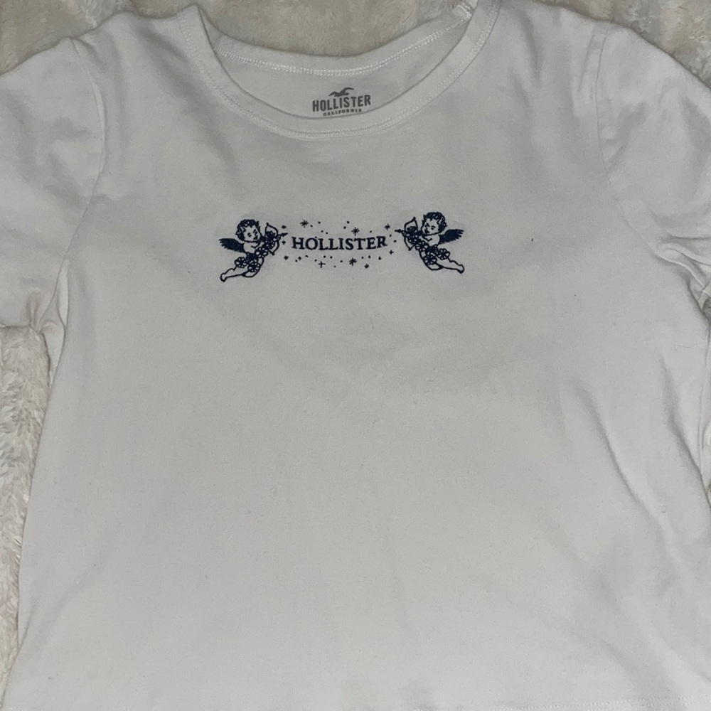 Hollister Angel baby cropped tee shirt